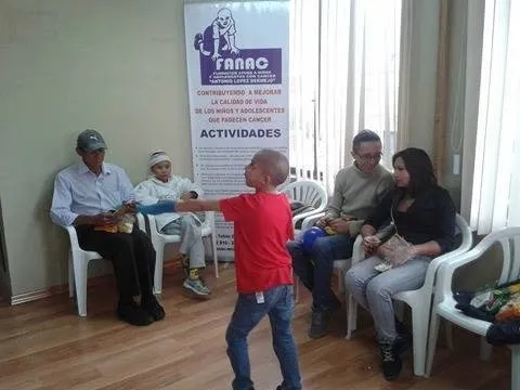 Familias conversan con el equipo de FANAC